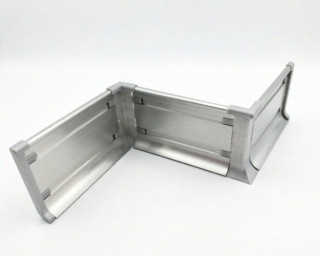 Guardaescoba de aluminio 02